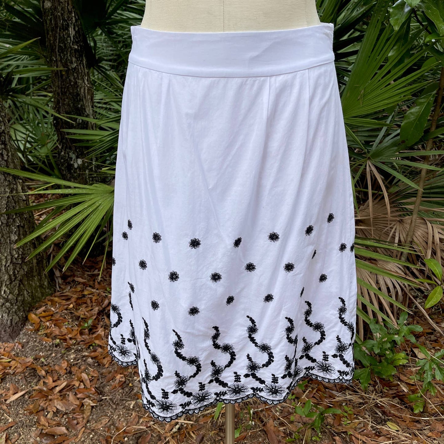 90s Vintage White Cotton Skirt Black Floral Embroidery Jody of California Size L