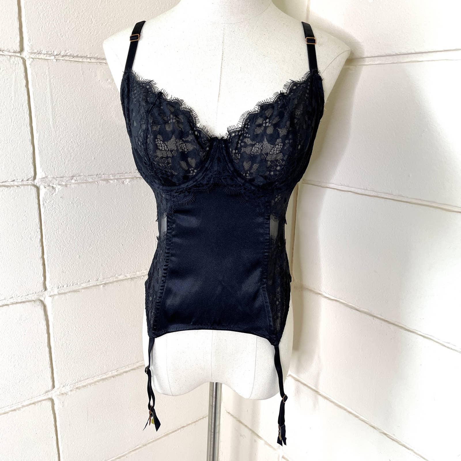 Victoria's Secret longline 32C,34B BRA SET+garter+s panty BLACK Floral  embroider