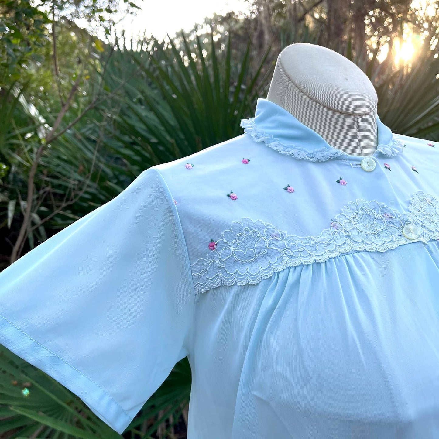 Vintage 80s Blue House Coat Short Sleeve Rose Embroidery Collar Buttons Size S M