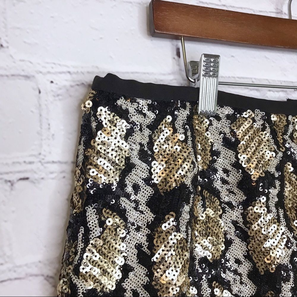 Guess Mini Skirt Sequin Snake Skin Pattern Black and Gold Size M
