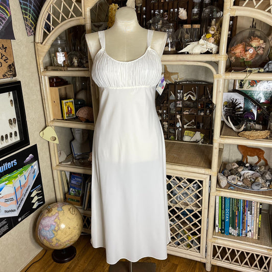 Vanity Fair 90s Ivory Nightgown with Gathered Bust Elegant Vintage Size 38