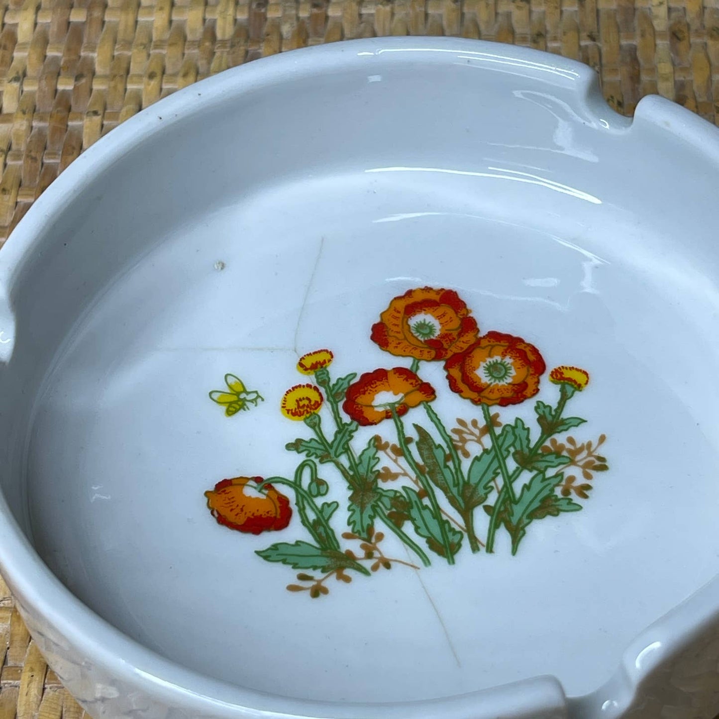 Vintage 70s Ashtray Red Poppy Pattern at Center with a Bee 3 Notches for Tokes