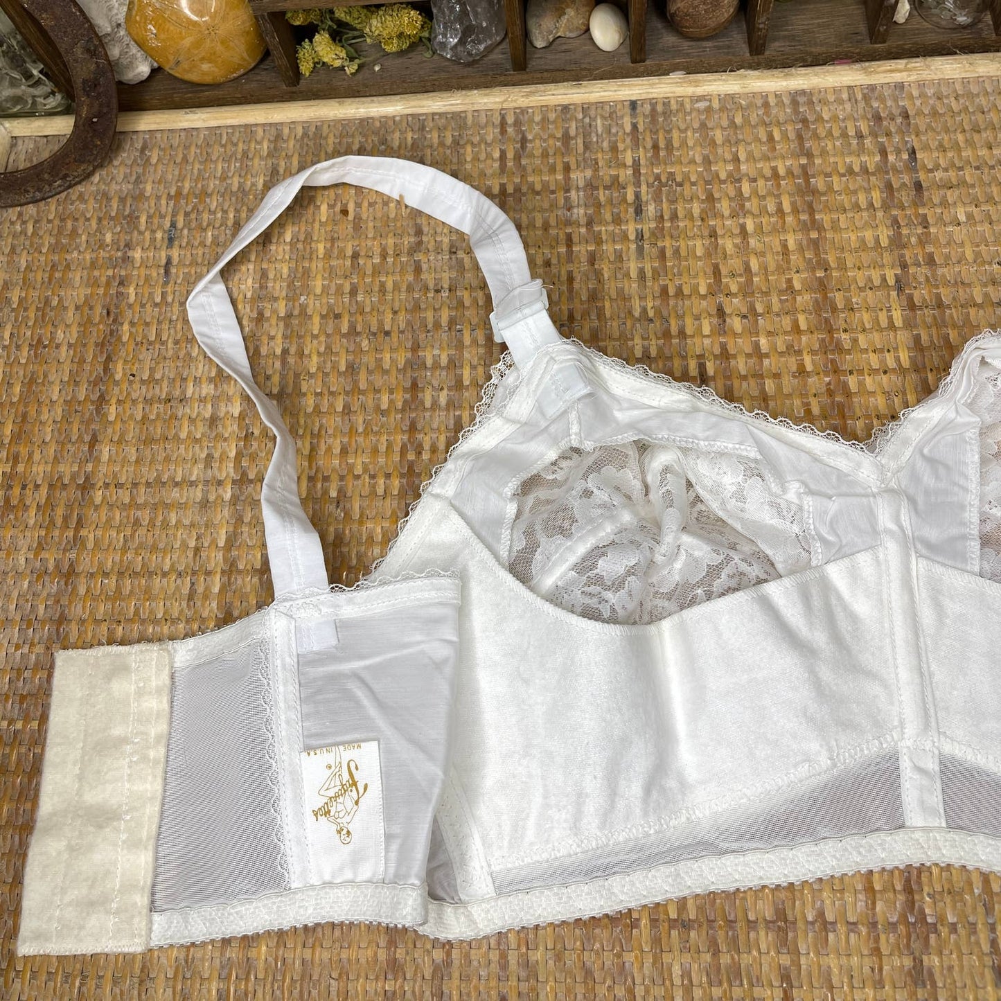 Vintage 60s White Lace Bullet Bra with Embroidered Flower by Figurettes Size 32F