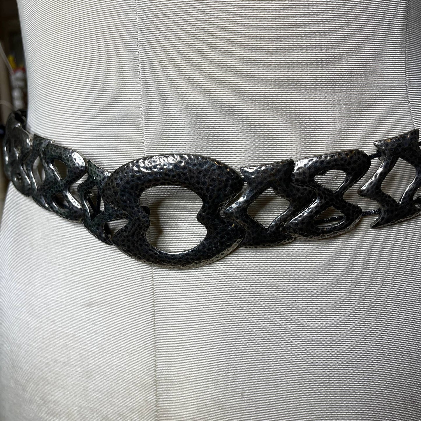 Vintage 90s Pewter Toned Hammered Metal Belt Abstract Hook Style