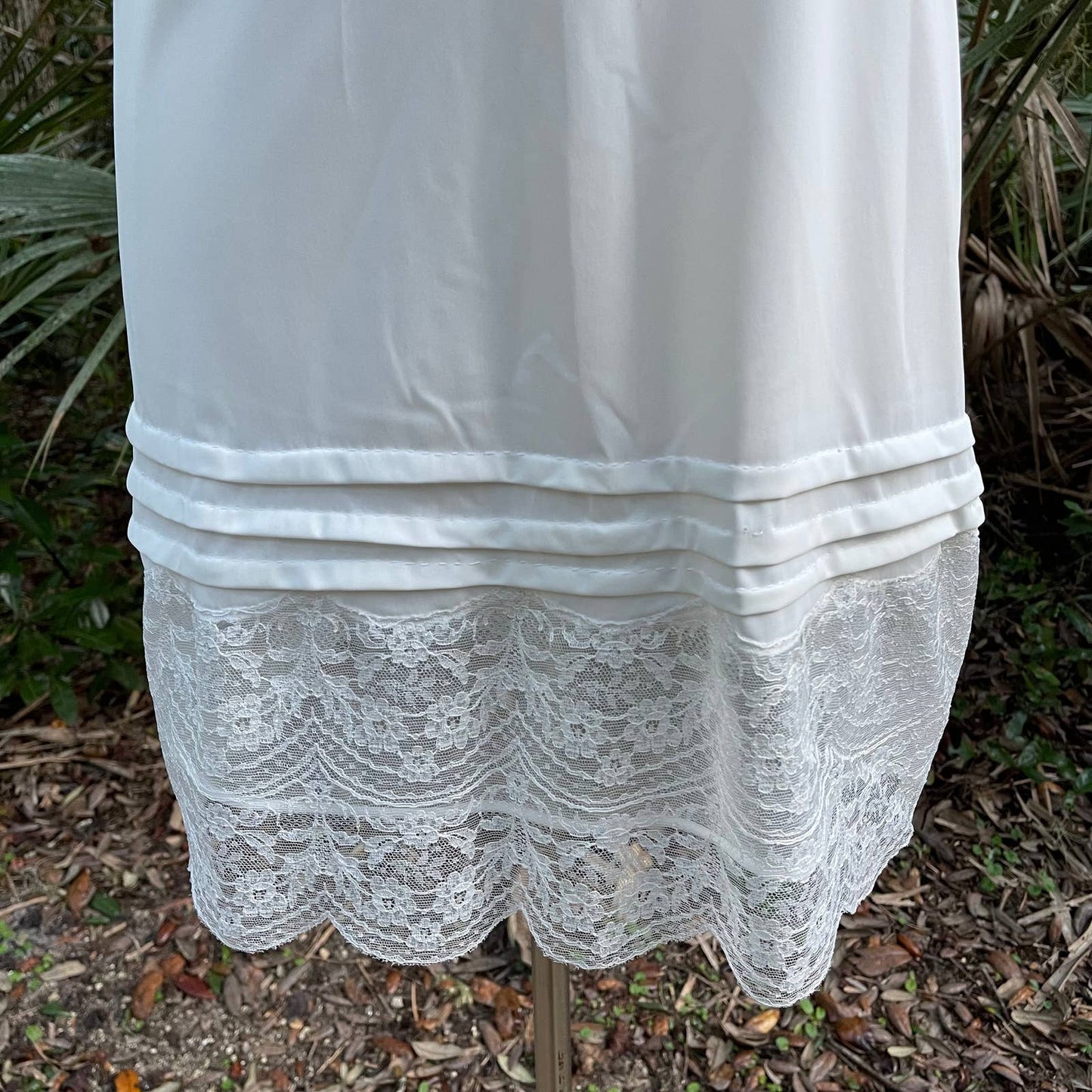 Vintage 50s White Slip Lace Bust Wide Lace Trim Nightgown Size S M