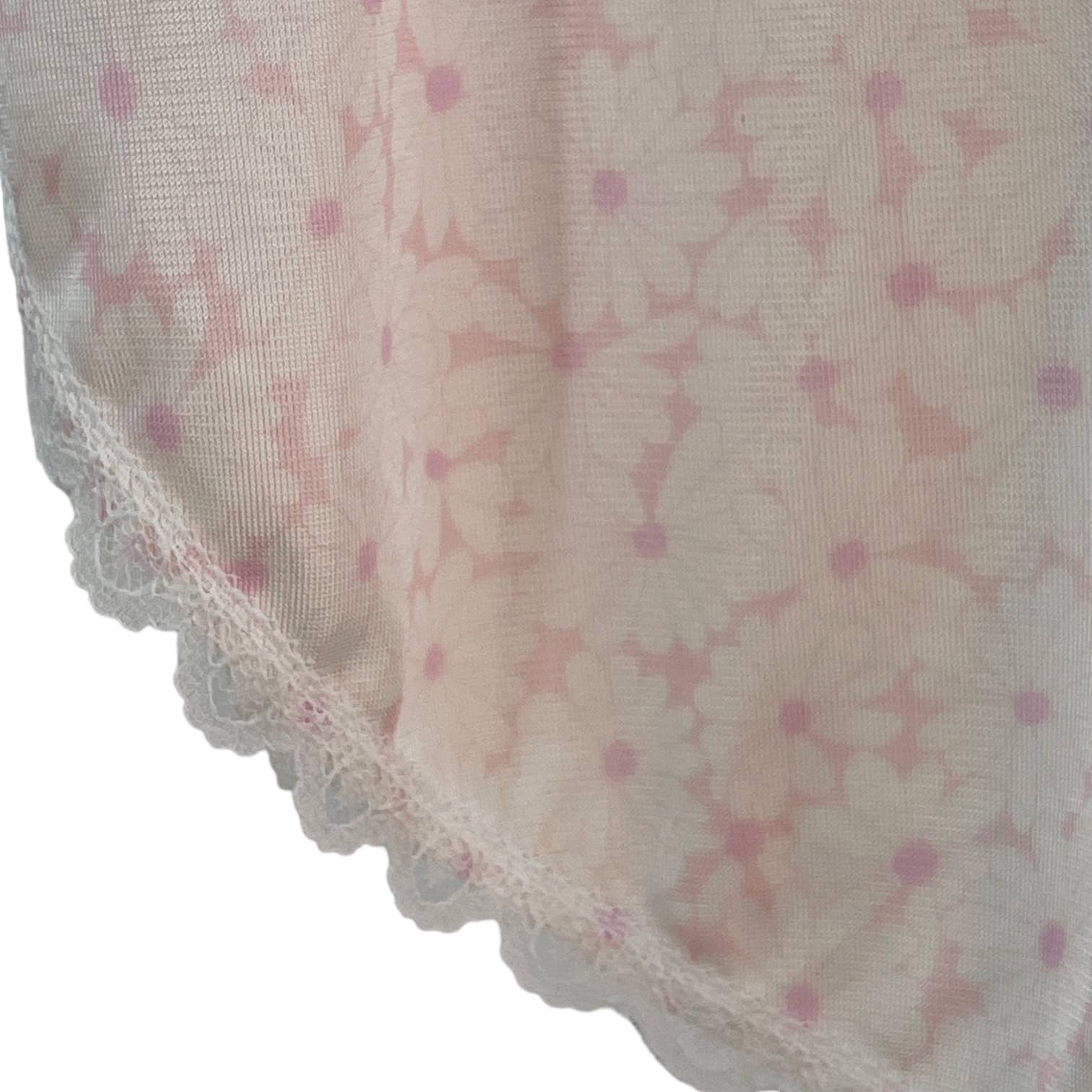 Vintage 80s Pink and White Daisy Print Half Slip Short Lace Trim Warne –  Cicada Moon Vintage