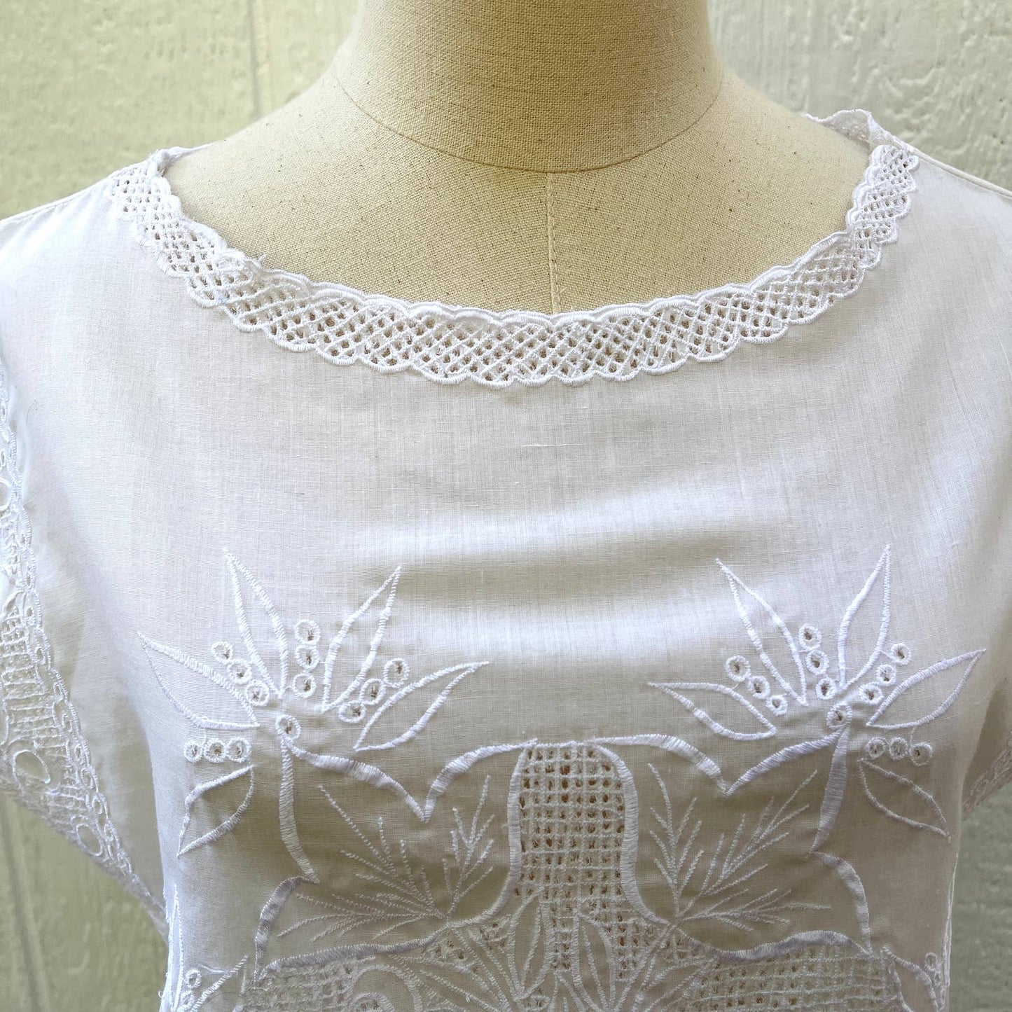 Vintage Handmade White Cotton Blouse Sleeveless Top Embroidered Open Stitch S M