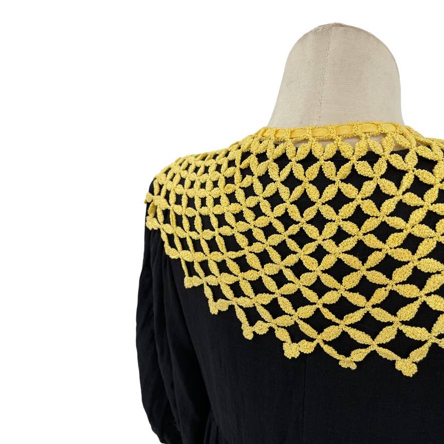Vintage 80s Yellow Crochet Collar Repeating 4 Petal Flower Pattern Tie On Wide