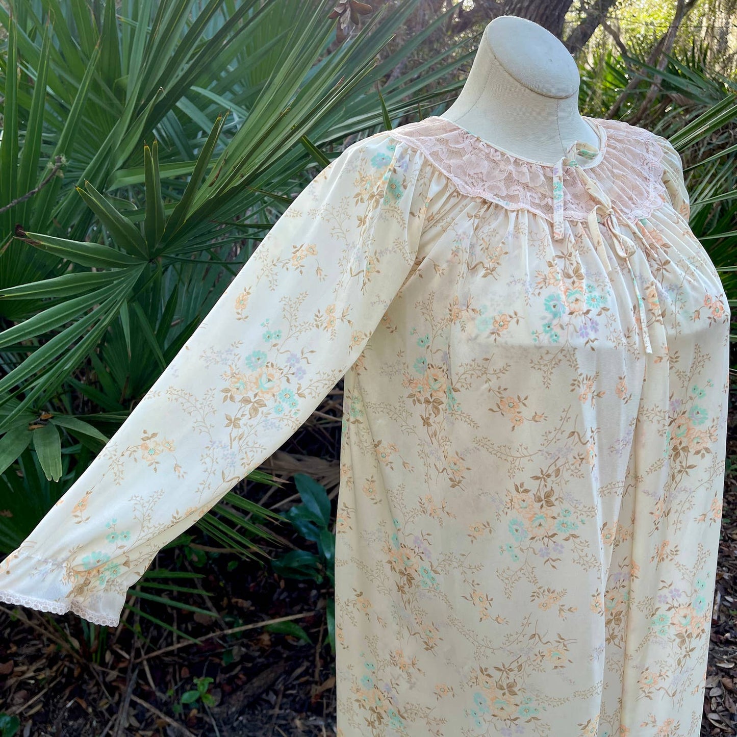 Vintage 70s Nightgown and Robe Peignoir Set Maxi Lace Trim Floral Cream Size M
